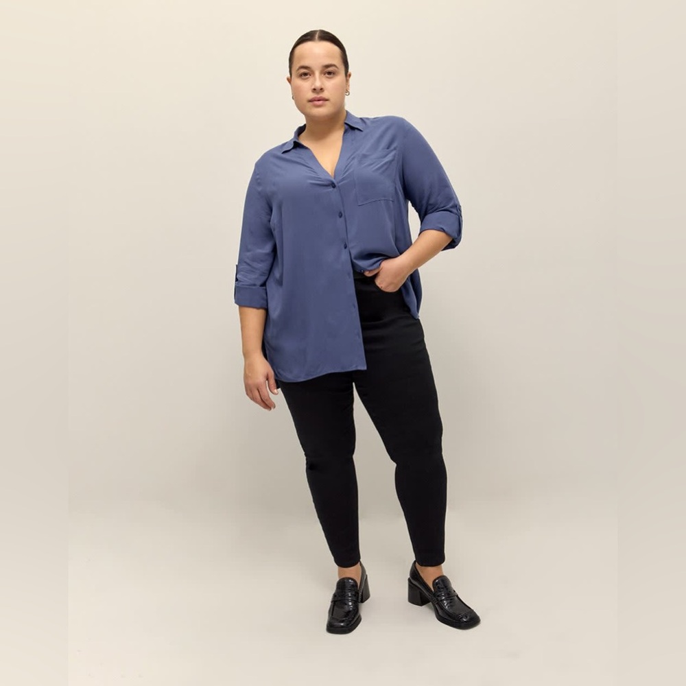 🌙 B25 - Pennington’s Women's light blue Buttoned-Down Tunic Blouse